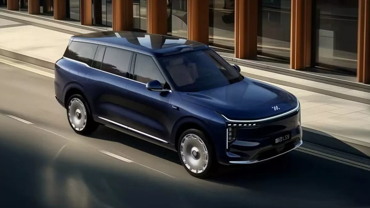 SUV หรูจาก Alibaba เลี้ยวแคบเหมือนโฟล์คลิฟต์ แถมมีฝักบัวท้ายรถ เทคโนโลยีแน่น