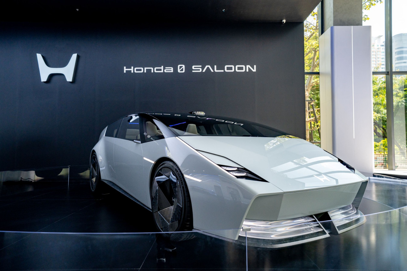 ครั้งแรกในไทย! ฮอนด้า โชว์ไฮไลต์ Honda 0 α (ฮอนด้า ซีโร่ อัลฟ่า)  เอสยูวีไฟฟ้าต้นแบบรุ่นล่าสุดในไลน์อัป Honda 0 Series พร้อมด้วย Honda 0 SALOON