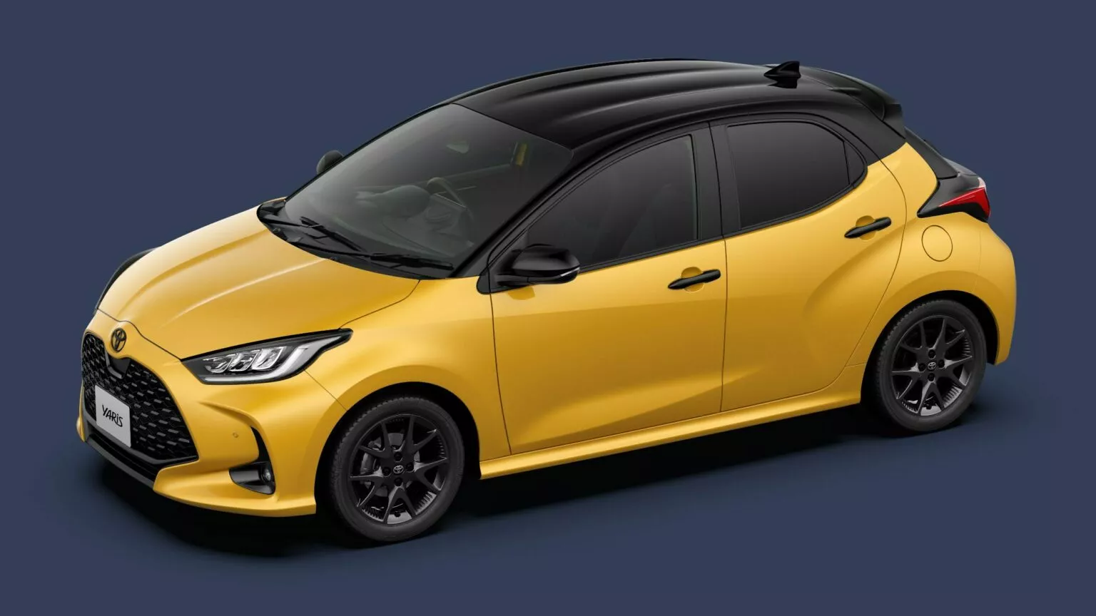 Toyota Yaris และ Yaris Cross รุ่นญี่ปุ่นเพิ่มเกียร์ธรรมดา จอใหญ่ขึ้น แต่ตัดระบบช่วยจอดขั้นสูง