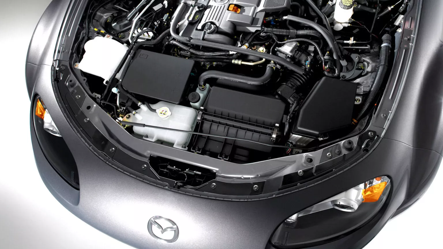 Mazda เคยสร้างต้นแบบ MX-5 เครื่องยนต์ V6 แต่ยุติโครงการเพราะปัญหาแพ็กเกจจิ้งและสมดุลน้ำหนัก