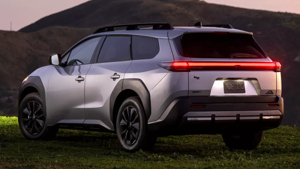 Toyota ลดราคาหลายพันดอลลาร์ให้ bZ Woodland หลังเปิดตัวไม่นาน หวังสู้ Subaru Trailseeker ที่ถูกกว่า