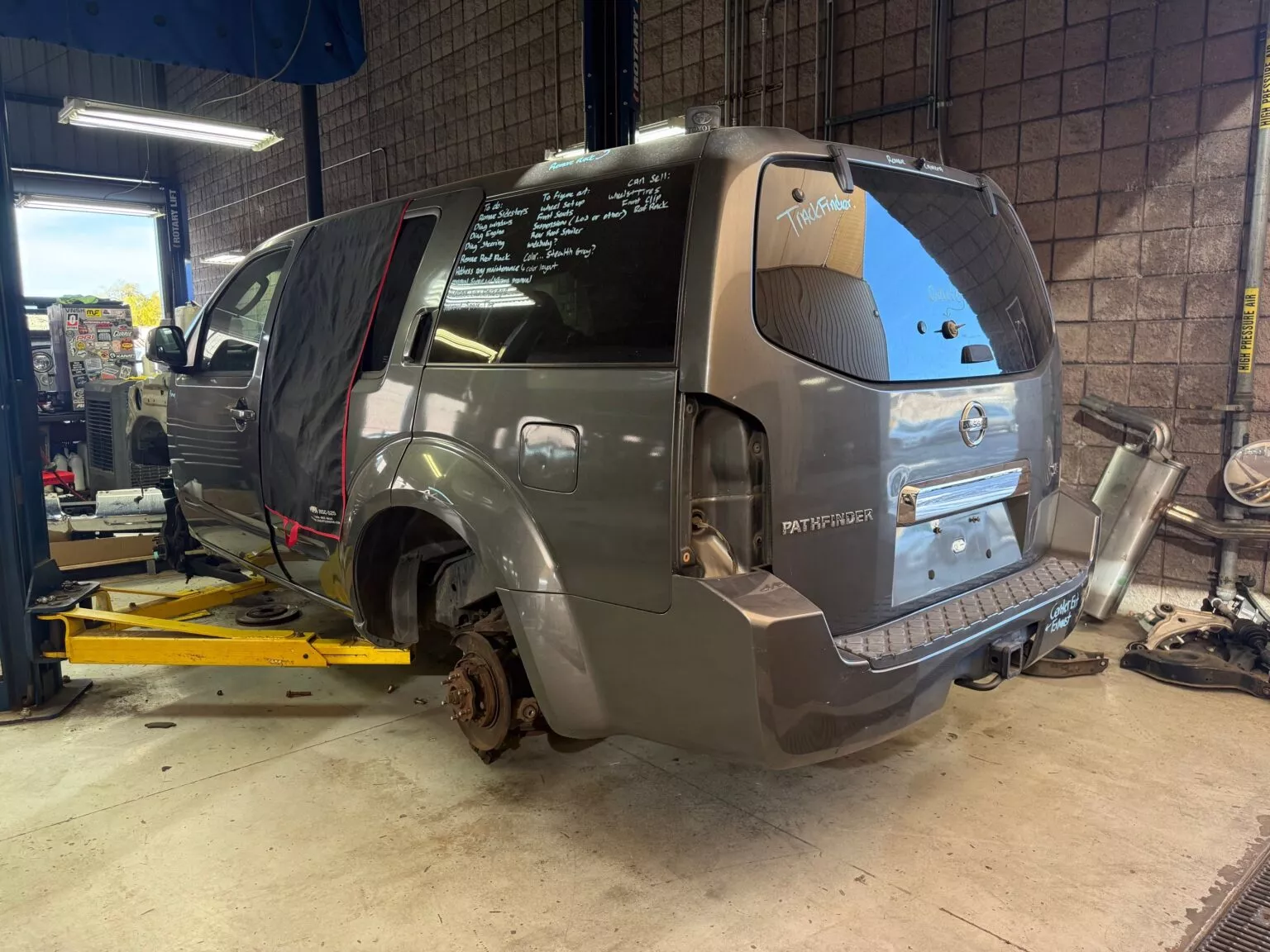 Nissan Pathfinder เตรียมกลับสู่ SEMA อีกครั้ง กับสองคอนเซ็ปต์สุดจัดทั้งสายสนามและสายลุย