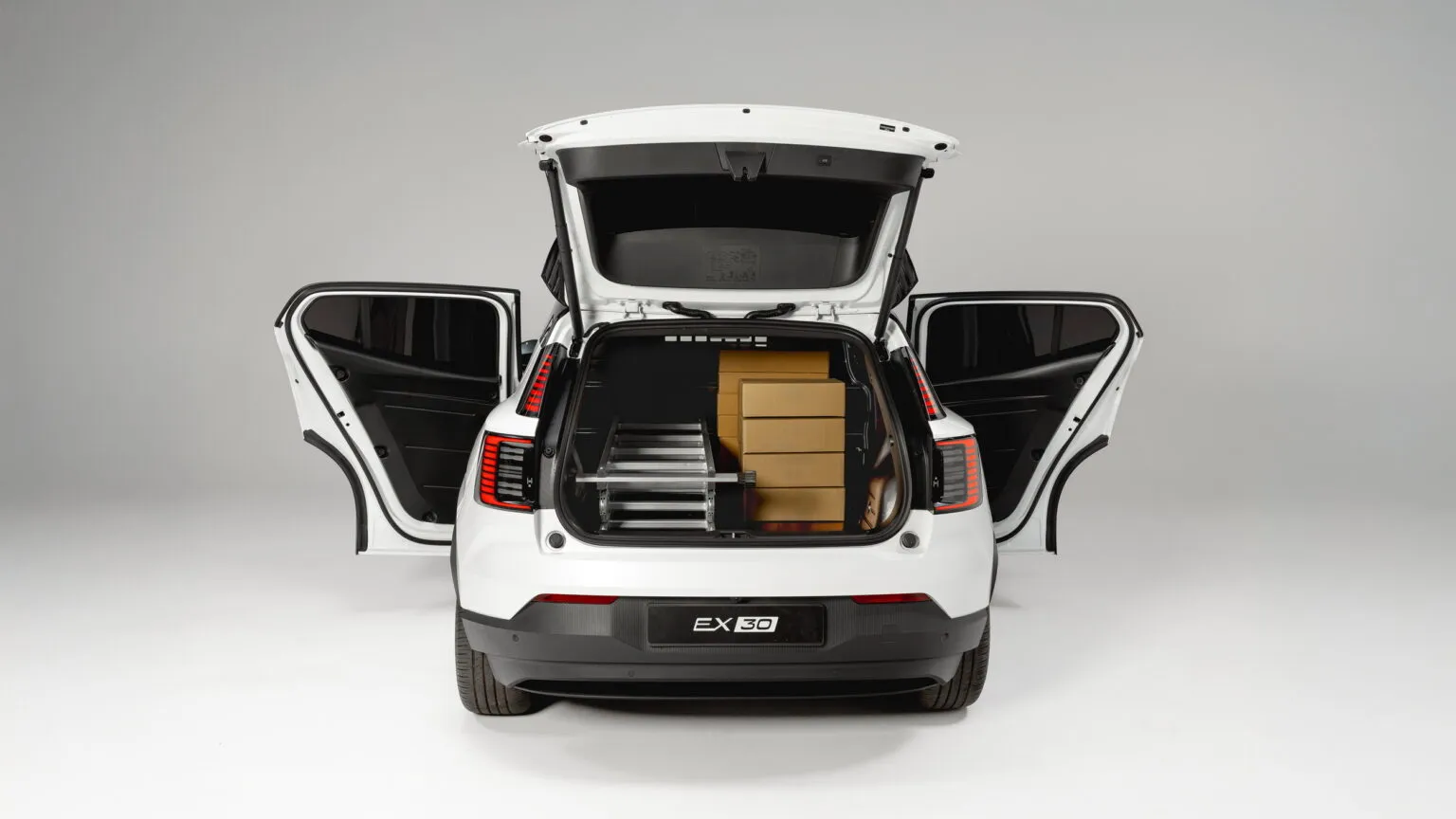 Volvo EX30 Cargo เปลี่ยน SUV ไฟฟ้าให้เป็นรถขนของเต็มตัว ขนาดเล็กแต่แรง ตอบโจทย์ธุรกิจยุคใหม่