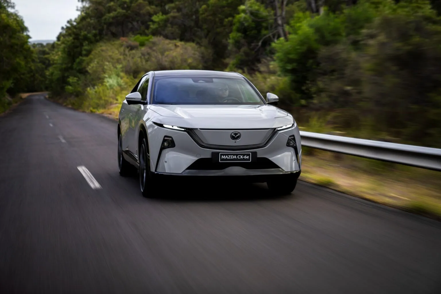 Mazda CX-6e บุกออสเตรเลีย เคาะราคาเริ่ม 5.3 หมื่นเหรียญ ถูกกว่า Tesla Model Y แต่แพงกว่าจีนเกือบเท่าตัว