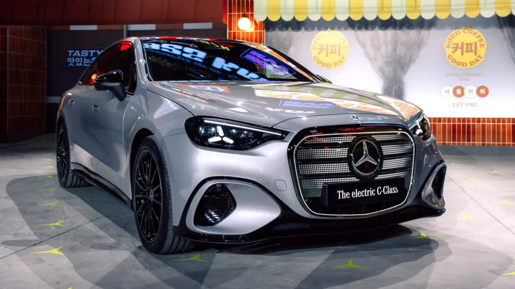 Mercedes-Benz จับมือ Samsung SDI เซ็นดีลแบตเตอรี่ EV ครั้งแรก เสริมเกมรถไฟฟ้ารุ่นใหม่ในอนาคต