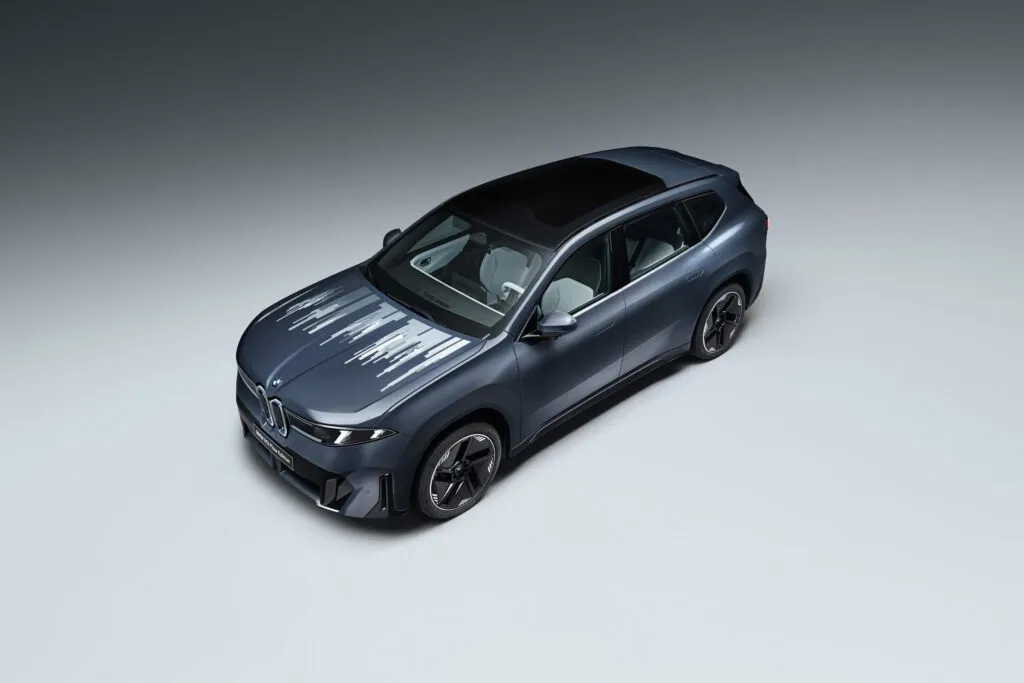 BMW iX3 Flow Edition เปลี่ยนสีได้จริงแล้ว ใกล้ผลิตมากขึ้น แค่กดปุ่มฝากระโปรงก็เปลี่ยนลวดลายได้