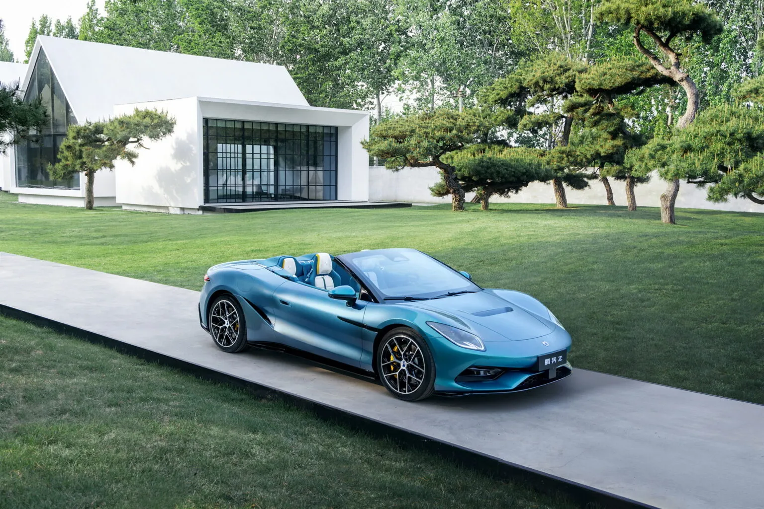 Denza Z Convertible สปอร์ตเปิดประทุนไฟฟ้า 1,000 แรงม้า 