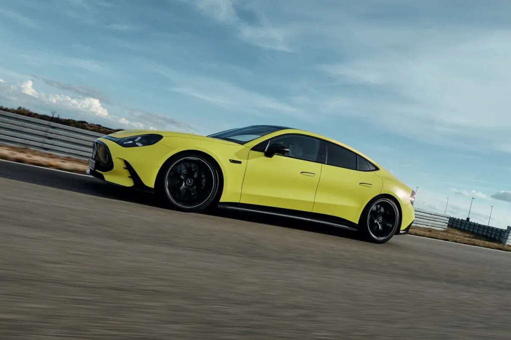 Mercedes-AMG เตรียมส่ง GT 4-Door Coupe ไฟฟ้าตัวแรง หวังโค่นบัลลังก์ Porsche Taycan