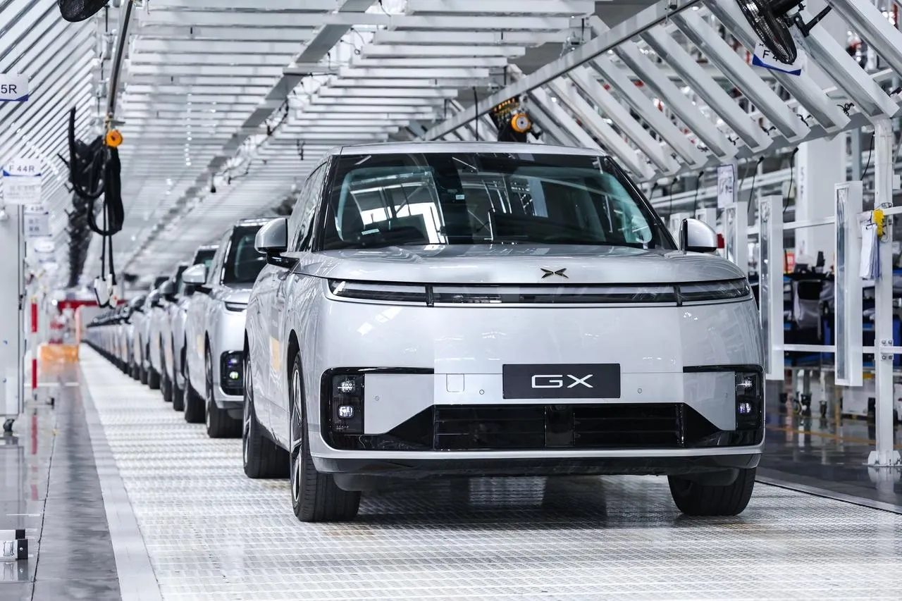 XPeng GX Robotaxi พร้อมท้าชน Tesla เปิดสายพานการผลิต SUV ไร้คนขับเต็มสูบ ไม่พึ่ง LiDAR