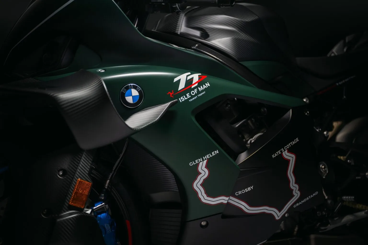 BMW เปิดตัว M 1000 RR Limited Edition ฉลอง 115 ปี Isle of Man TT กับตำนานที่หาซื้อได้เพียง 115 คันทั่วโลก