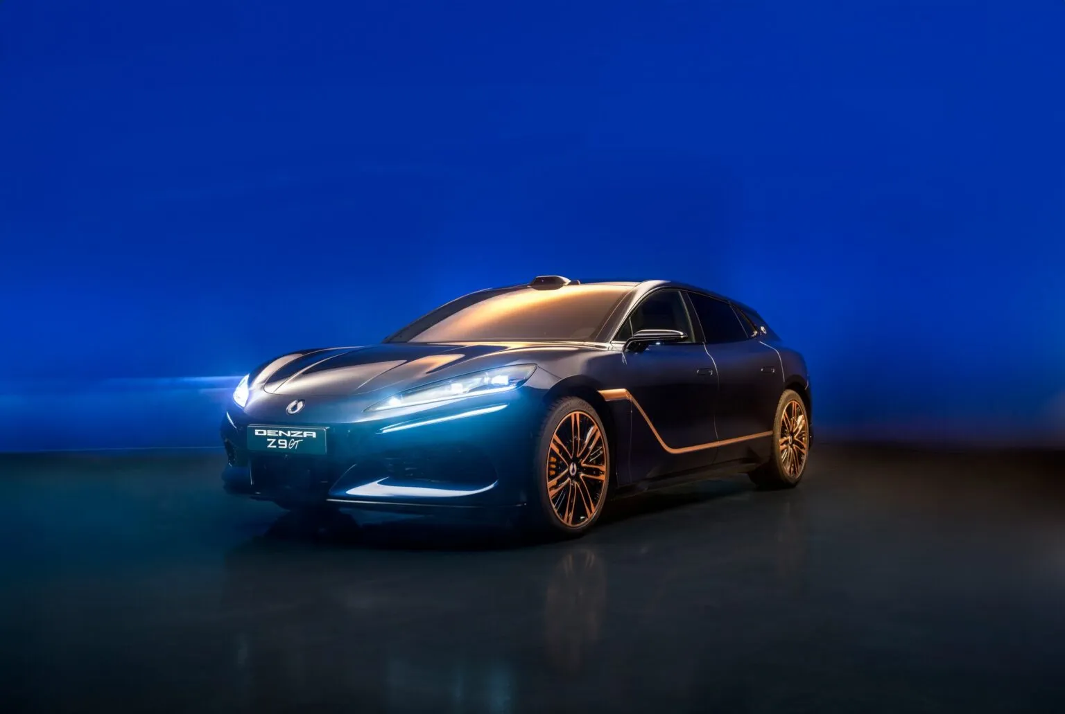 BYD เอา Denza Z9 GT ไปประมูลคู่ “นาฬิกา Chopard” ในเทศกาลหนังเมืองคานส์ หวังดันภาพลักษณ์แบรนด์หรูสู่ตลาดโลก