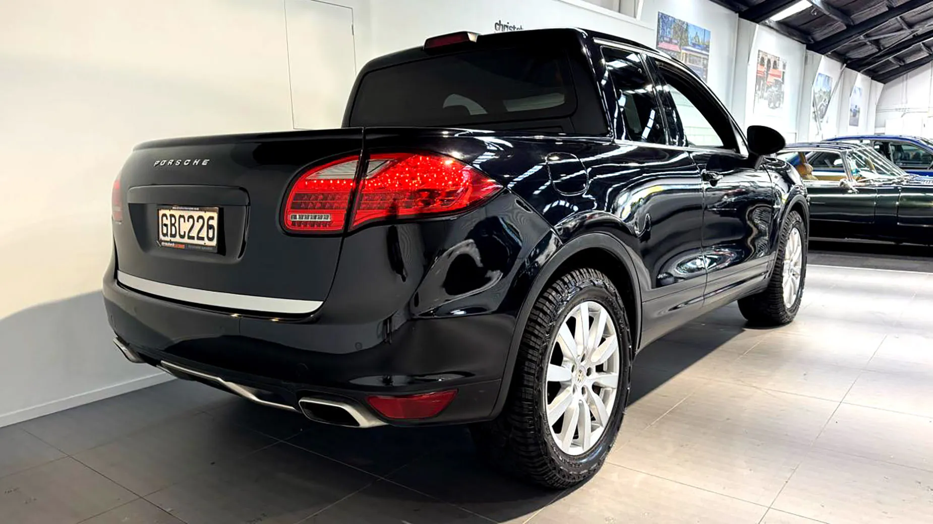 เปลี่ยน Porsche Cayenne เป็นรถกระบะสายลุย ทุ่มเงินเฉียด 2 ล้านบาท ในนิวซีแลนด์