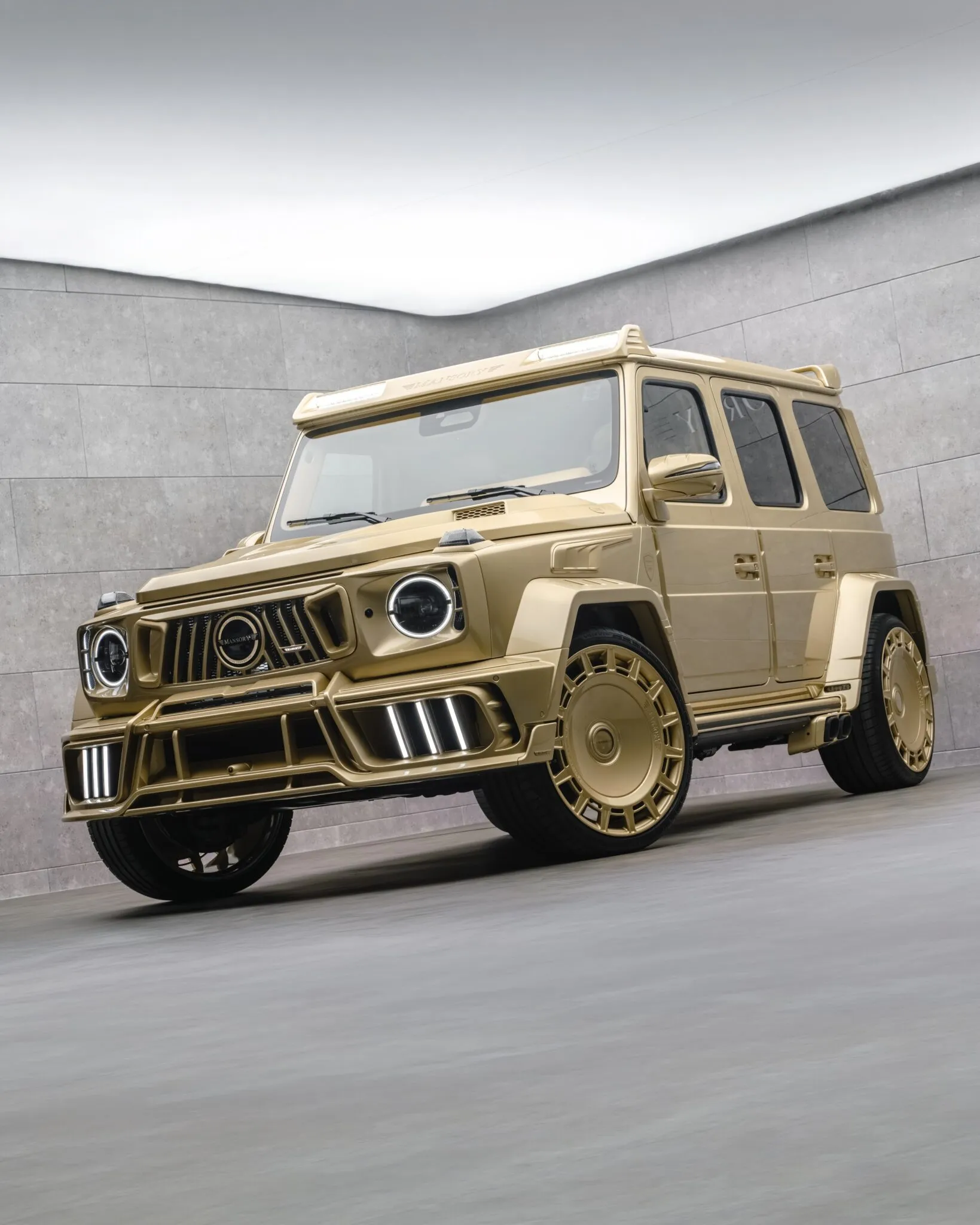 ทองคำเคลื่อนที่ Mansory อวดโฉม Mercedes-AMG G 63 สีทองด้านทั้งคัน พร้อมอัพเกรดความแรงสะใจ 720 แรงม้า