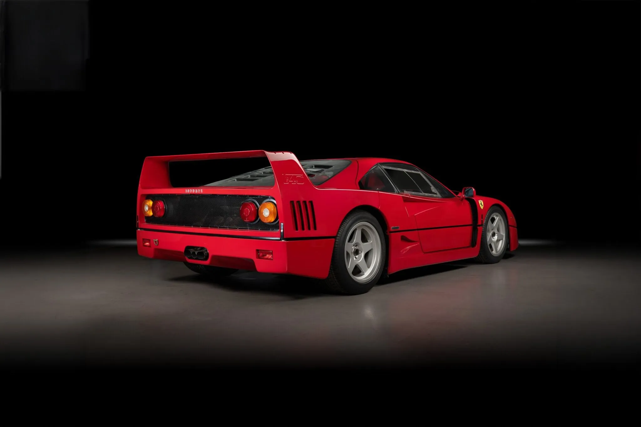Ferrari F40 รุ่นคัสตอมพิเศษโดยสำนักแต่งระดับตำนาน รีดน้ำหนักตัวถัง พ่วงพลังเทอร์โบใหม่แรงทะลุมิติ