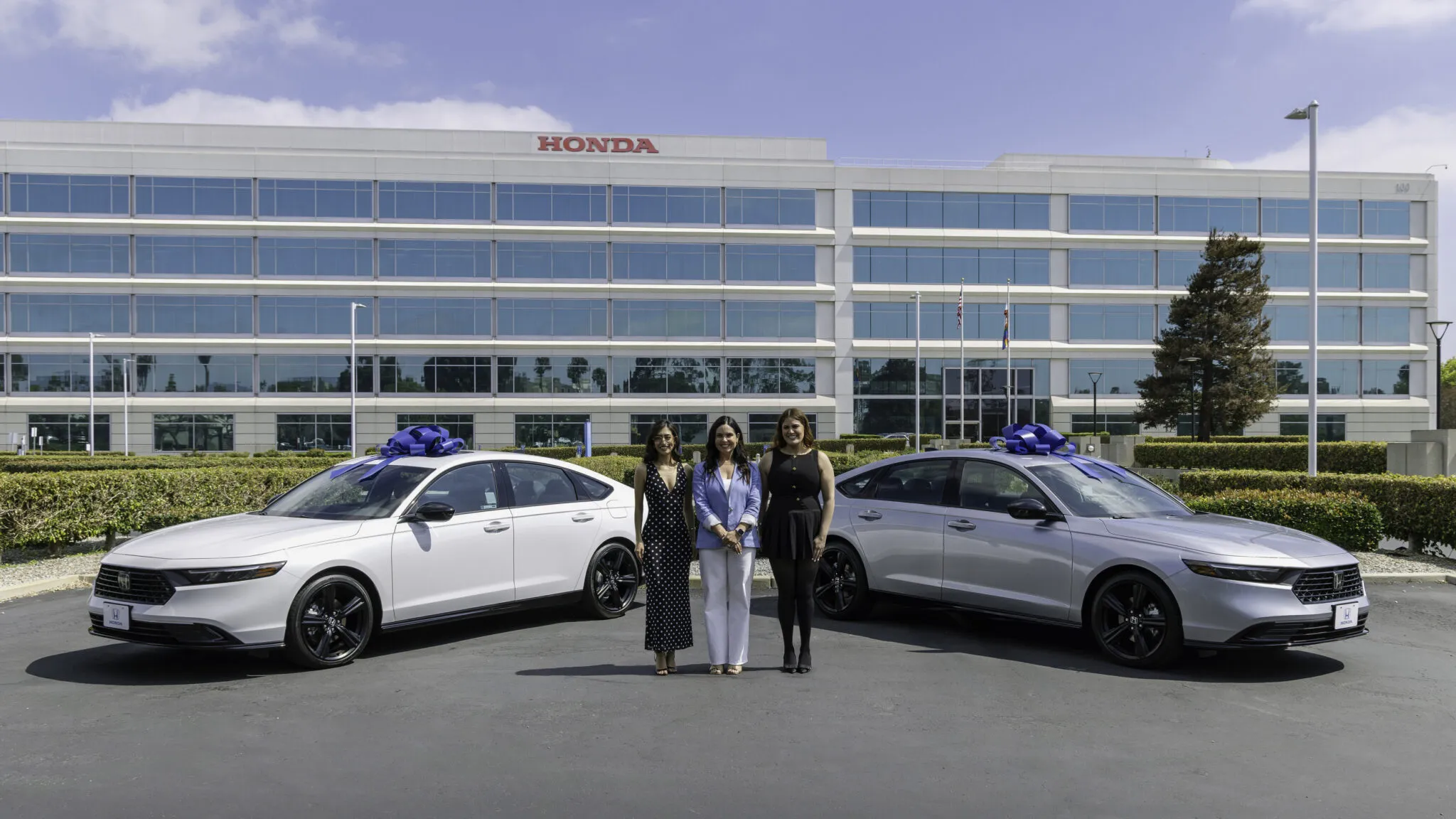 ทุบสถิติประวัติศาสตร์ Honda ฉลองยอดขาย Accord ครบ 15 ล้านคันในสหรัฐฯ พร้อมเรื่องสุดบังเอิญเมื่อน้องสาวซื้อคันที่ 15,000,001 ในวันเดียวกัน