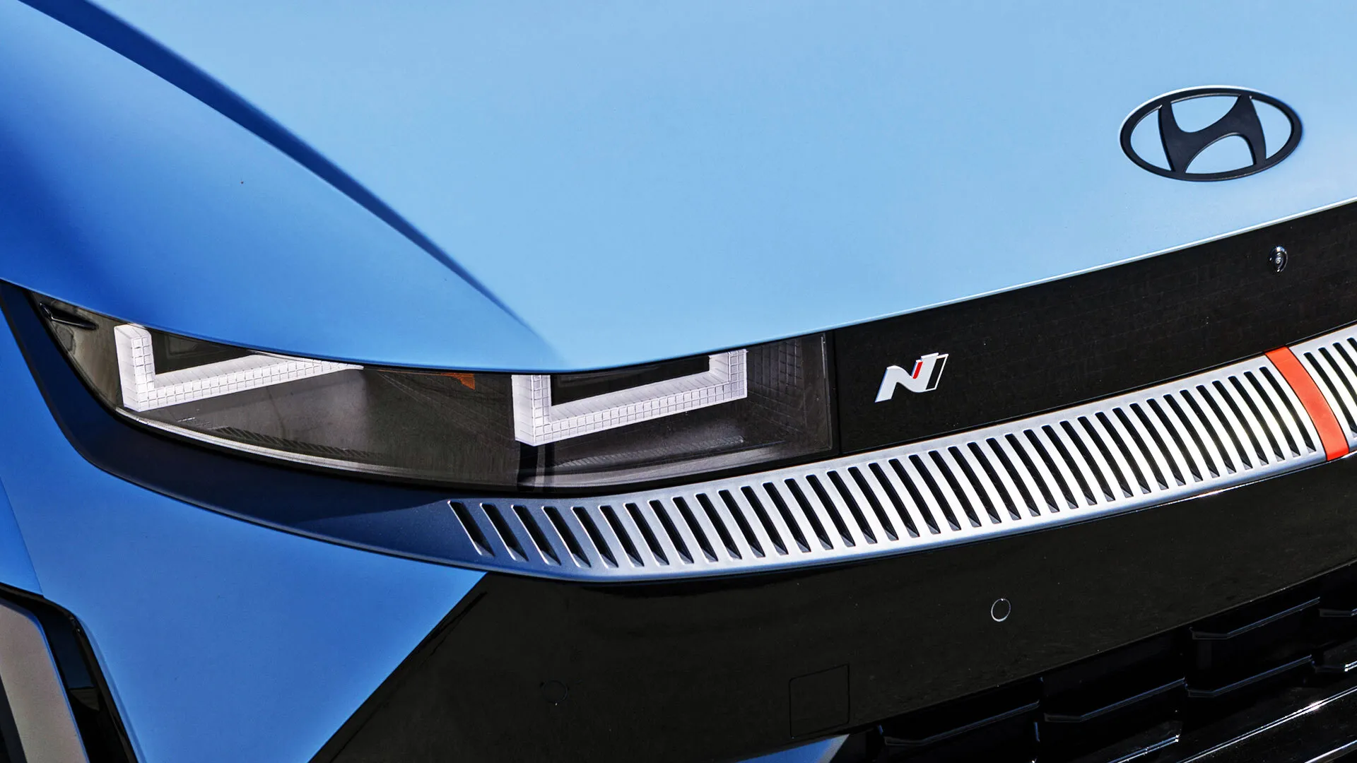 Hyundai หั่นราคา Ioniq 5 N รุ่นปี 2026 ลงกว่าสองแสนบาท พร้อมอัปเกรดพอร์ตชาร์จ NACS เสริมออปชันแน่นคันเอาใจสายซิ่ง