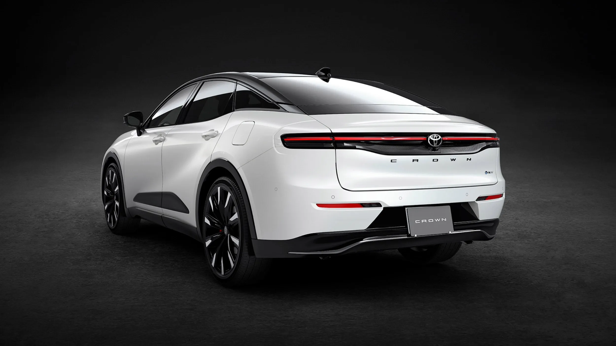 Toyota ปรับดีไซน์ครั้งใหญ่ให้ Crown Crossover รุ่นปรับโฉมปี 2027 แก้จุดด้อยเรื่องสีทูโทน พร้อมอัปเกรดระบบไฮบริดให้แรงและประหยัดยิ่งขึ้น