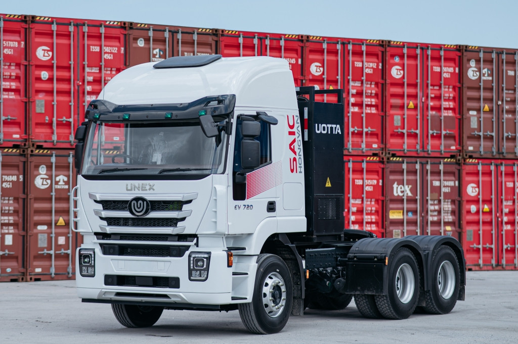 ยู สวอพ ยกระดับระบบนิเวศยานยนต์ไฟฟ้าสลับแบตเตอรี่ในไทย เผยโฉม UNEX EV 6x4 Tractor Truck ขับเคลื่อนโลจิสติกส์ไทยสู่ยุคคาร์บอนต่ำ