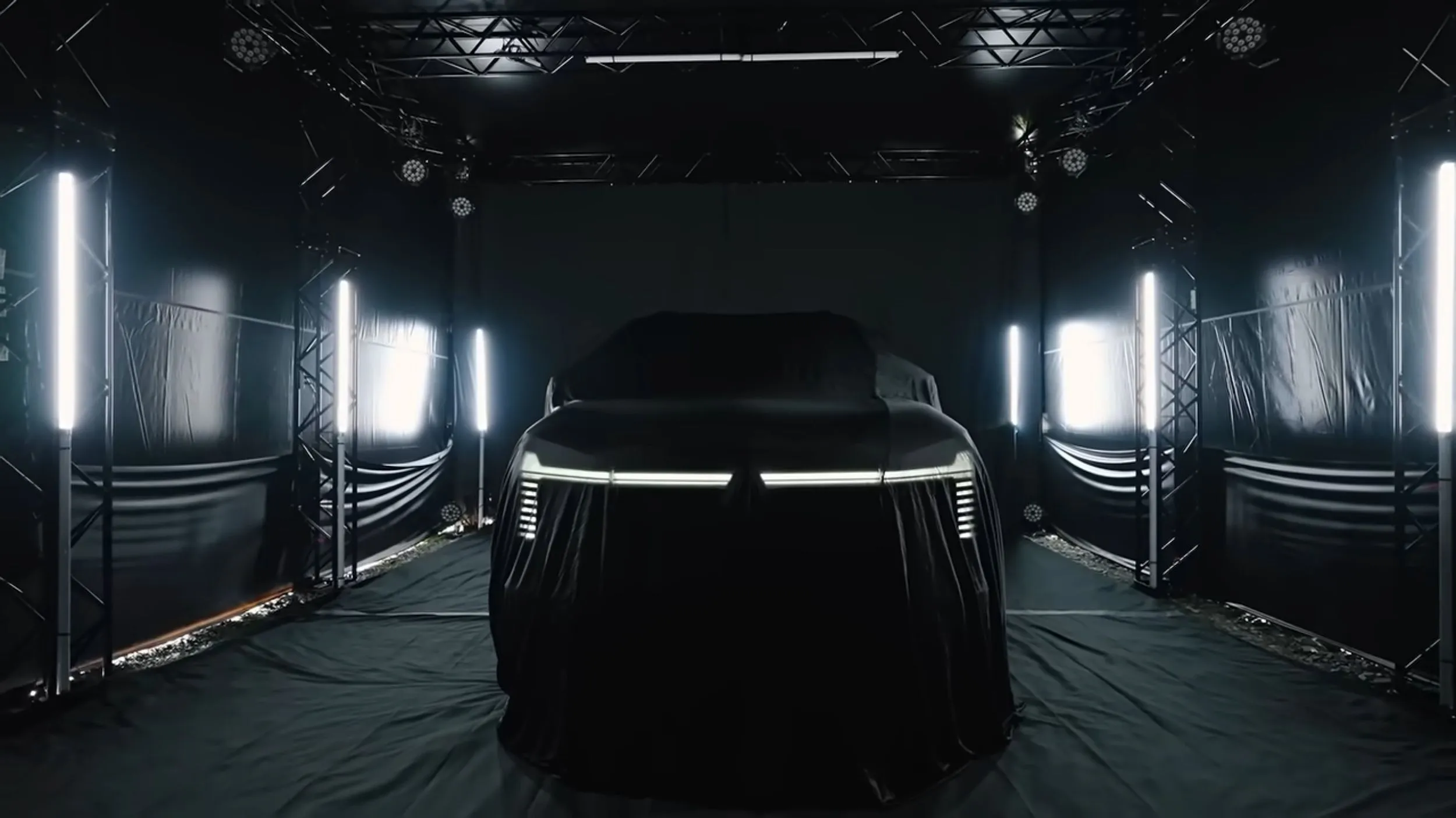 การกลับมาของตำนานสายลุย Mitsubishi Pajero เผยโฉมคันจริงให้สาวกได้สัมผัสเป็นครั้งแรก
