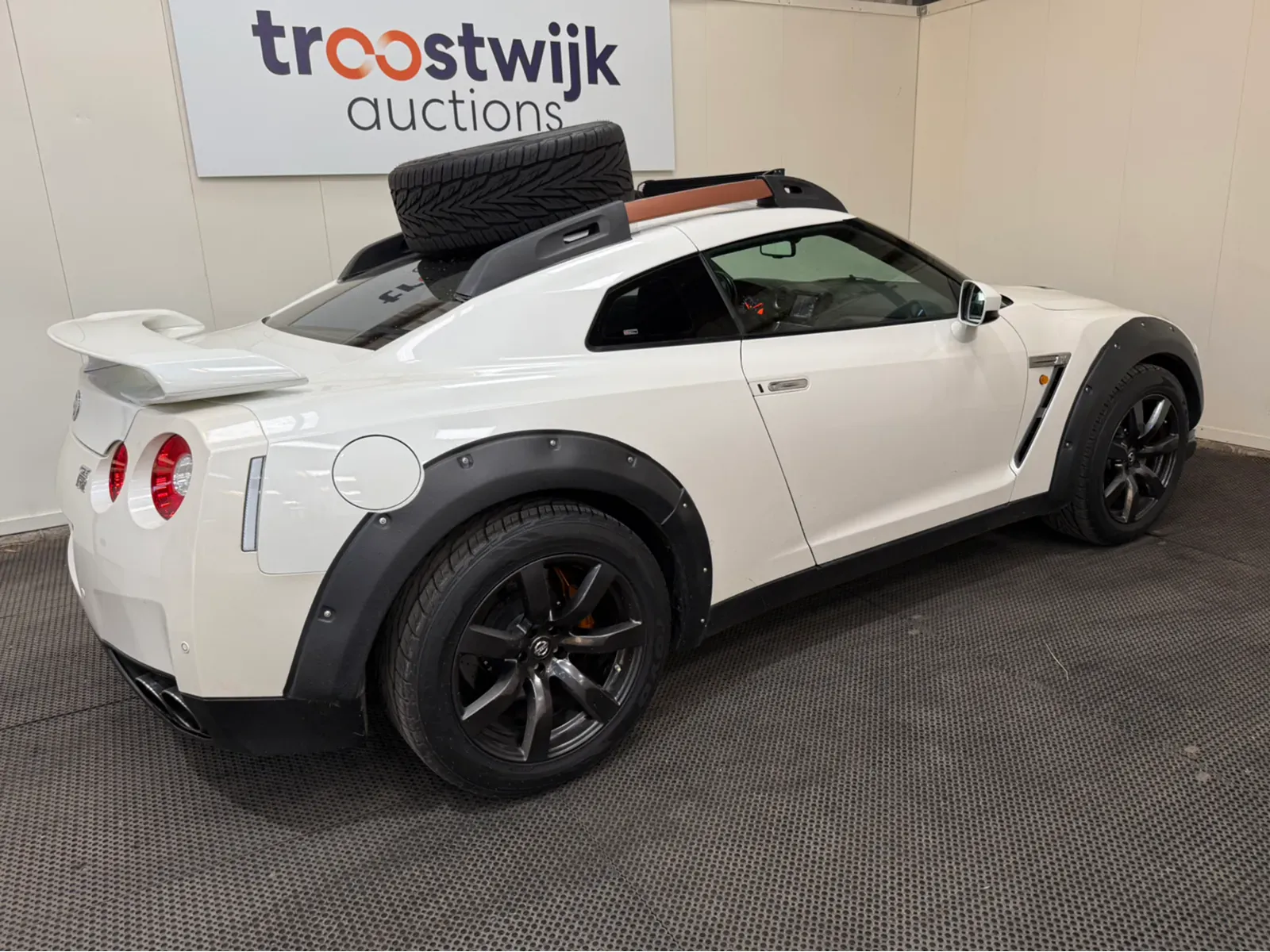 เปลี่ยน Godzilla เป็นสายลุย Nissan GT-R ปี 2010 ถูกจับยกสูงแปลงร่างเป็นสายออฟโรด พร้อมความแรงระดับ 600 แรงม้า