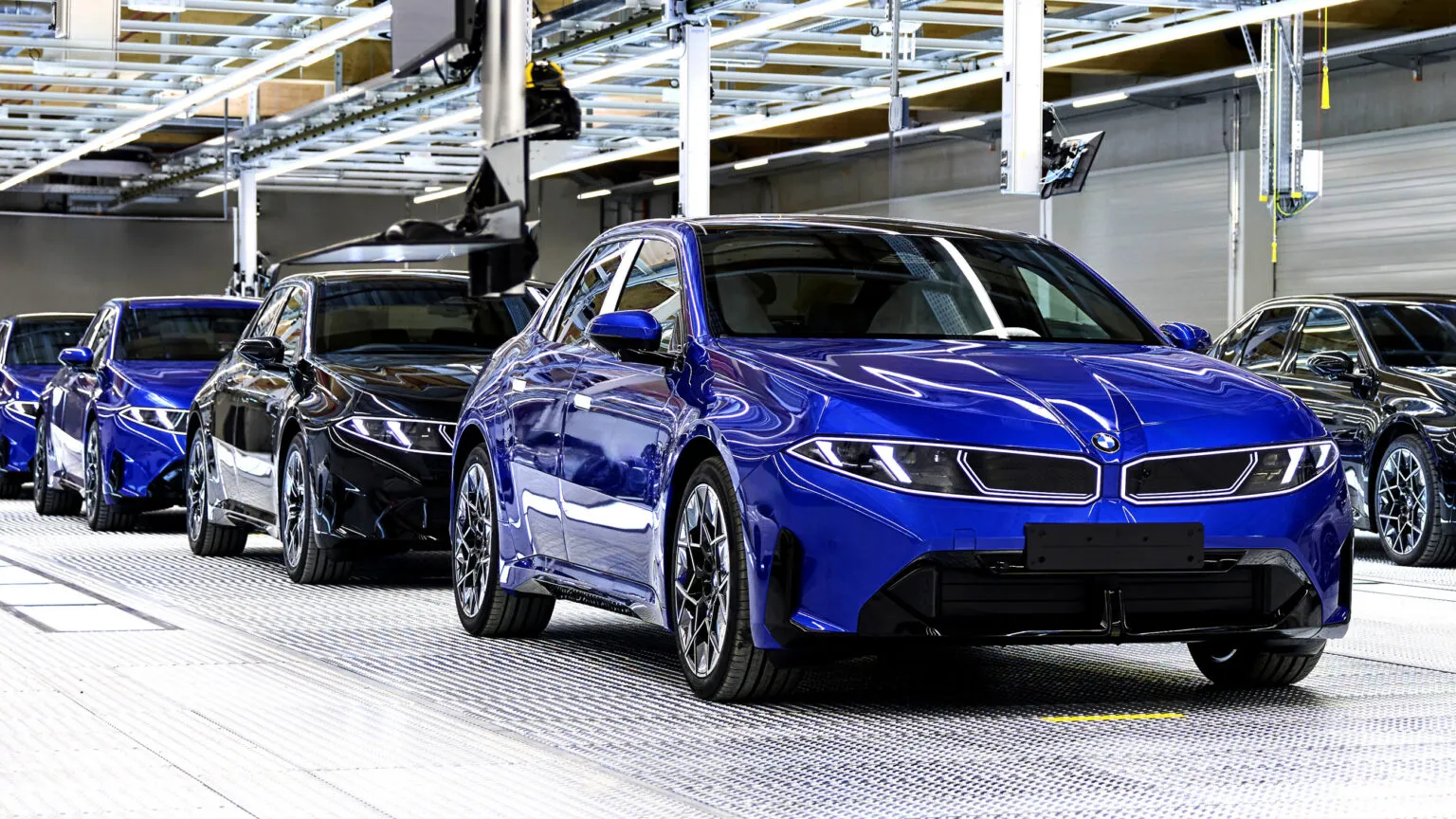 BMW เริ่มสายการผลิต i3 ซีดานไฟฟ้าที่โรงงานมิวนิก เตรียมปิดฉากยุคเครื่องยนต์สันดาป
