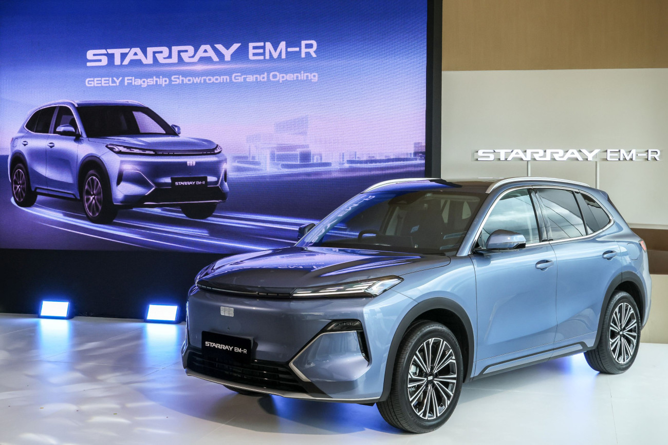เปิดตัว GEELY STARRAY EM-R ครั้งแรกของโลก พร้อมปักหมุด GEELY Flagship Showroom แห่งแรกในประเทศไทย โดย ธนบุรีนอยสเติน