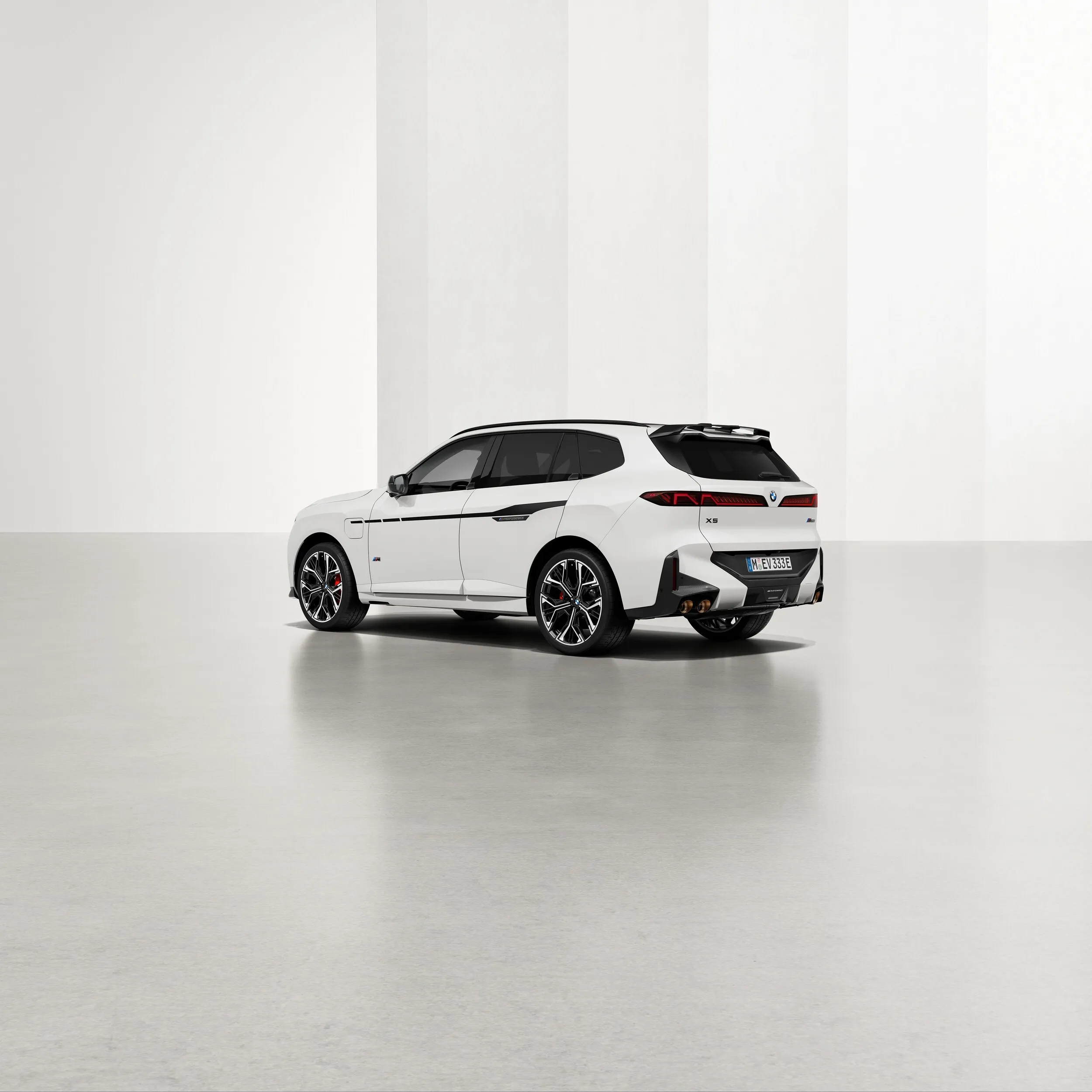 BMW เสริมความสปอร์ตขั้นสุดให้ 2027 BMW X5 ด้วยชุดแต่งคาร์บอนไฟเบอร์ M Performance Parts พร้อมอุปกรณ์ตกแต่งแท้รอบคัน