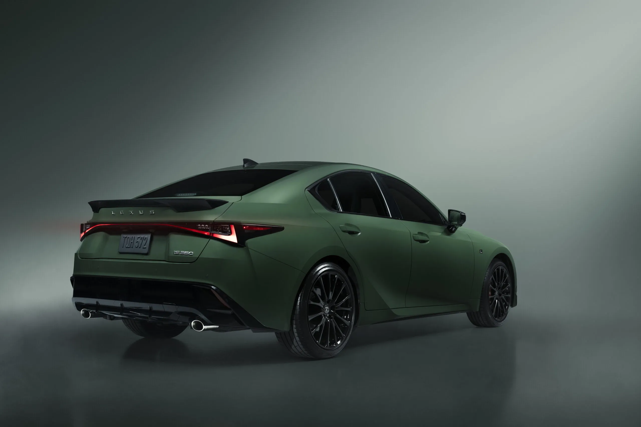 Lexus เปิดตัว 2027 Lexus IS พร้อมแพ็กเกจพิเศษสีเขียวสุดพรีเมียม ผลิตจำกัดเพียง 350 คัน