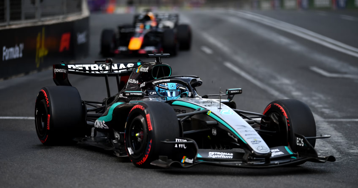 ระทึกจนต้องกลั้นหายใจ! Russell ต้านทาน Verstappen เข้าเส้นชัยไปเพียง 0.196 วินาที ท่ามกลางความโกลาหลเต็มสนามที่ 15 ณ Azerbaijan