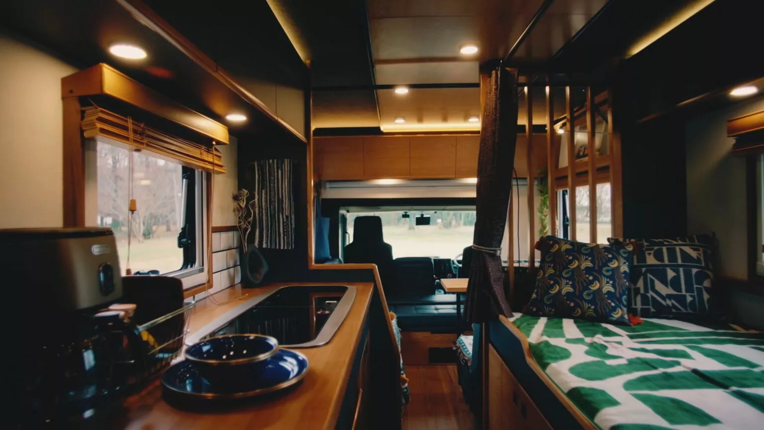  Isuzu Elf Multi Utility Vehicle