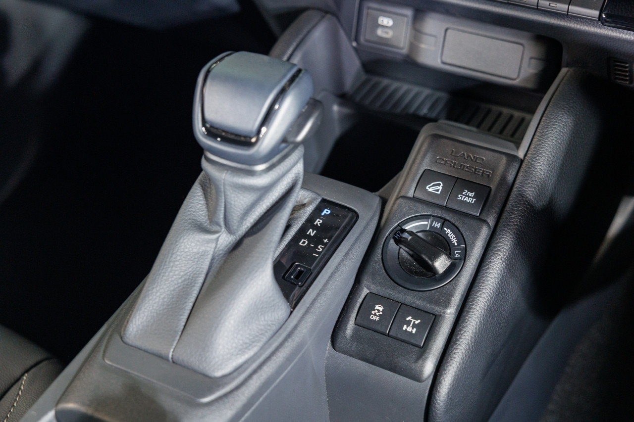 TOYOTA LAND CRUISER FJ