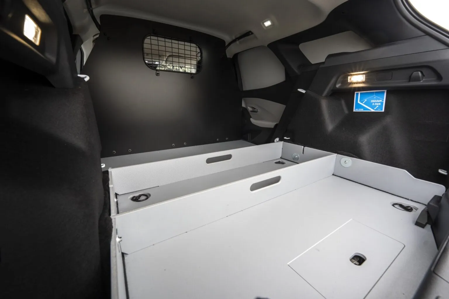 Ford พลิก Explorer EV