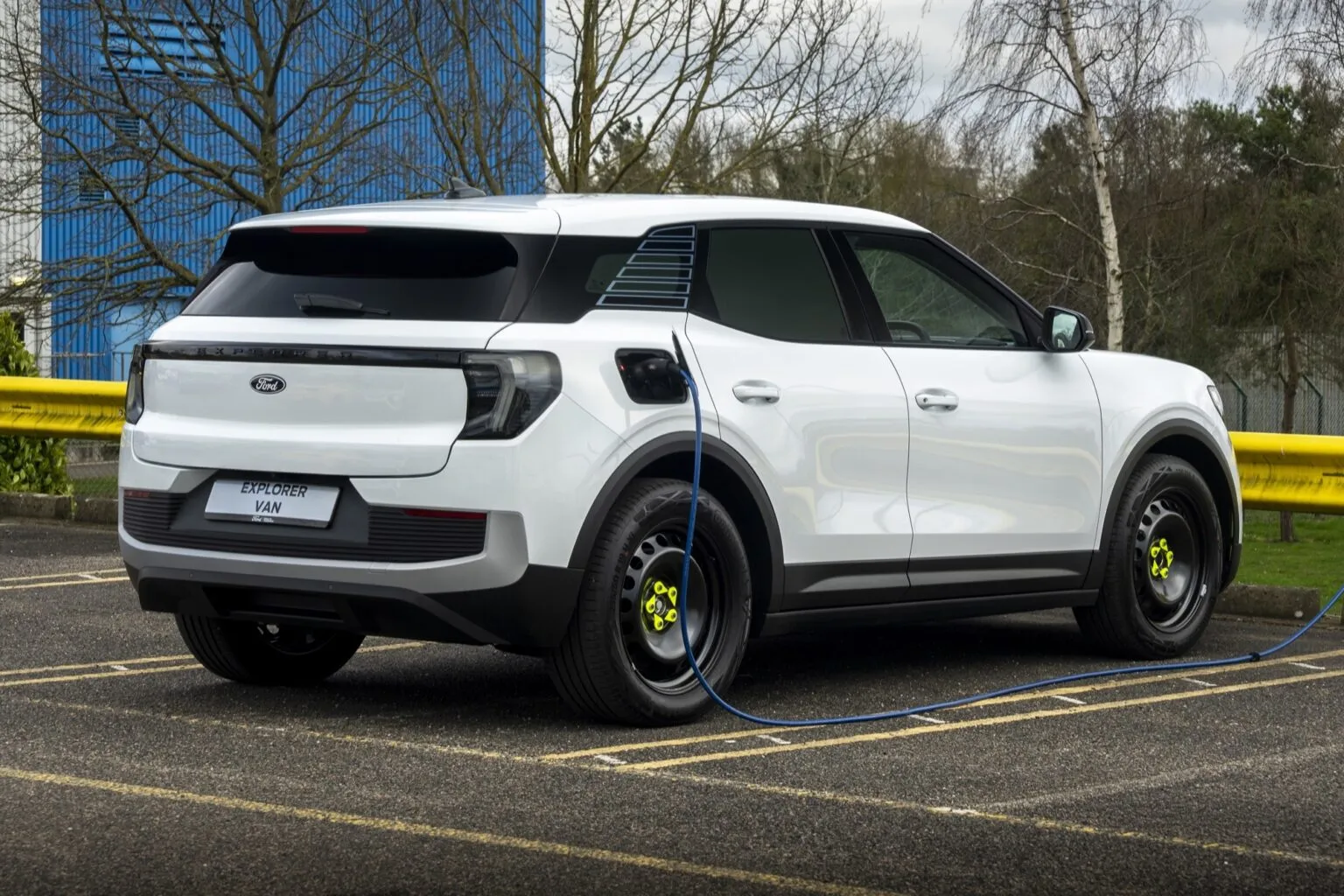 Ford พลิก Explorer EV