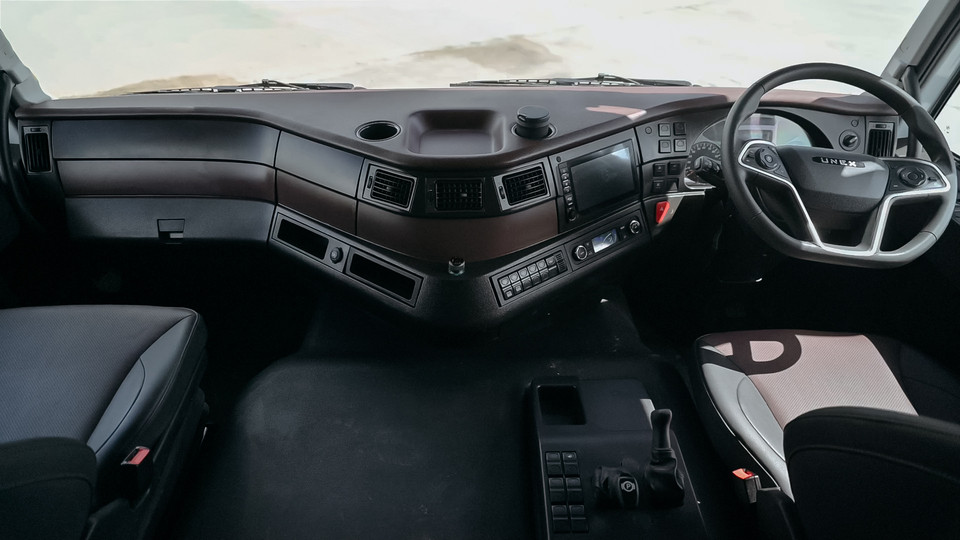 UNEX EV 6x4 Tractor Truck