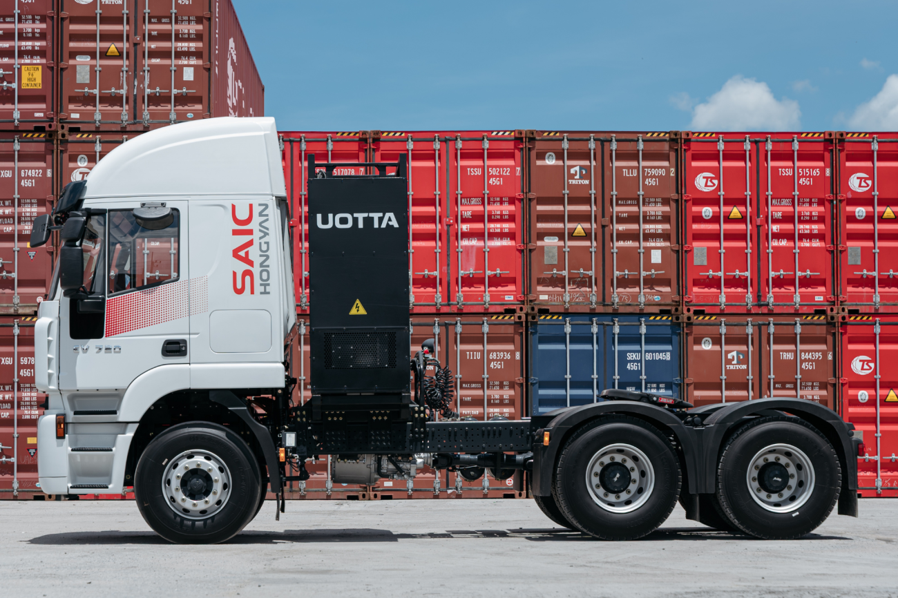 UNEX EV 6x4 Tractor Truck
