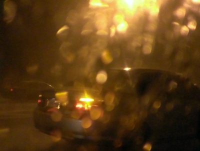 เปิด “ไฟฉุกเฉิน” เวลาฝนตกหนัก...ความเข้าใจผิดของคนใช้รถ