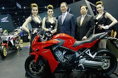 Honda เขย่าบิ๊กไบค์ เปิดตัว 3โมเดลใหม่ ในงานMotor Expo 2013