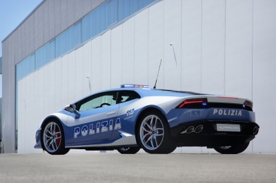 Lamborghini Huracan Polizia คันนี้เพื่อทางหลวง