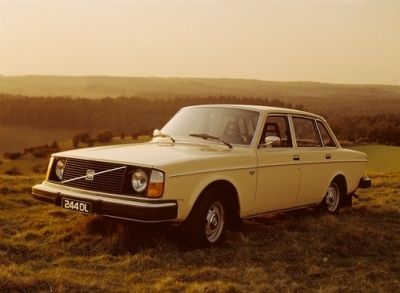 Volvo 240  ตัวตนสวีดิช  40  ปี แล้วนะ ...