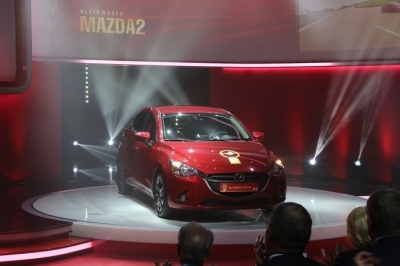 Mazda 2  ยังแรงไม่เลิก ชนะรางวัล   Golden  Steering Wheel  2014