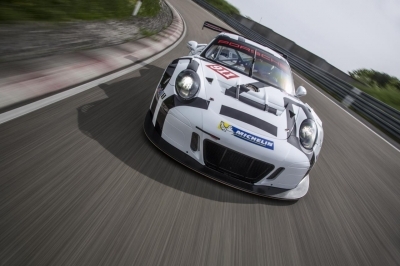 ยลโฉม รถแข่ง Porsche 911 GT 3  แรง  500Ps ในร่างเบาหวิว