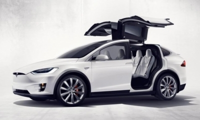 Tesla Model X  SUV  พลังไฟฟ้า จากค่ายชั้นนำ