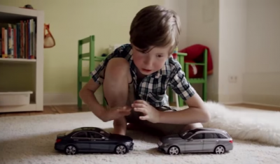 Mercedes Benz   ส่ง  The uncrushable Toy Car   โชว์โฆษณา เจ้าความคิดระบบป้องกันการชน