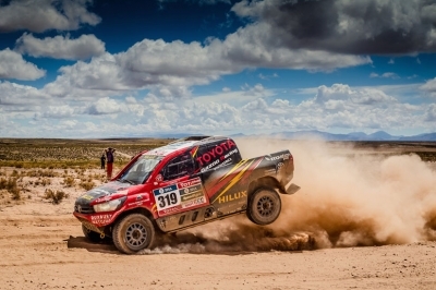 Toyota Hilux Revo Dakar  ....ชมร่างซิ่งทางฝุ่นของยอดกระบะ