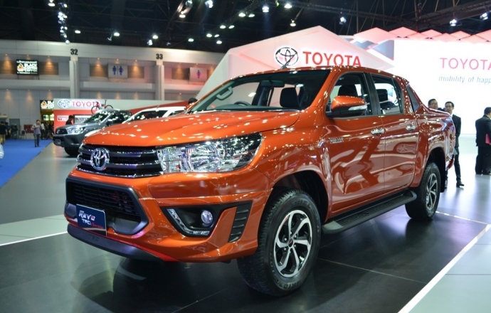 New Toyota Hilux Revo TRD Sportivo กระบะสปอร์ตสุดเท่ ออกจำหน่ายแล้วเริ่มที่ 722,000 บาท