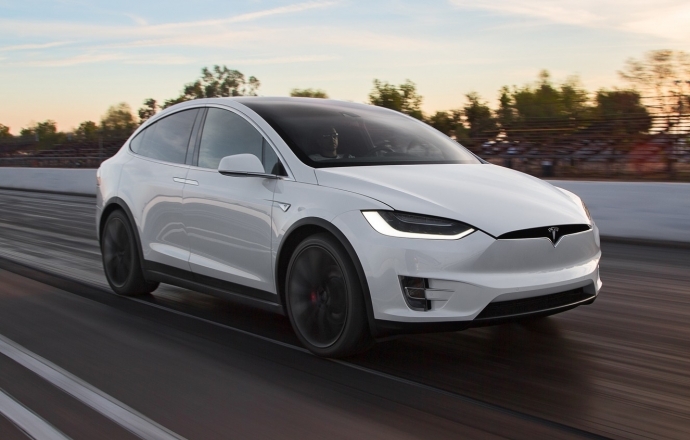 Autopilot ใน Tesla เอาอีกแล้ว ล่าสุดชนขอบทางในสหรัฐฯ