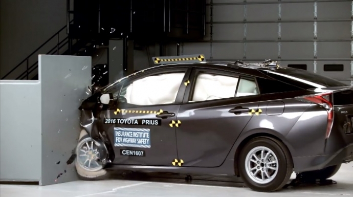 Toyota Prius ได้คะแนนดีจากการทดสอบการชนในสหรัฐฯ