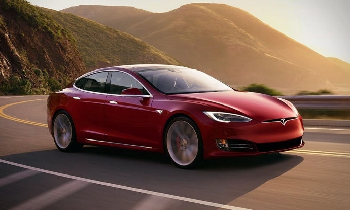 Tesla เปิดตัวรถที่วางจำหน่ายจริงวิ่งเร็วที่สุดในโลกแล้ว