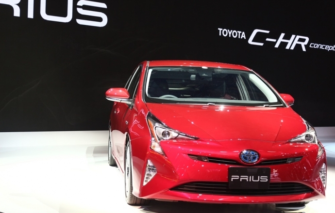 Toyota  อ่วม ยอดขาย  Prius   หด เหตุราคาน้ำมันลดต่ำลง