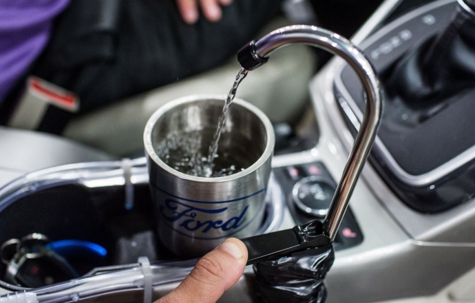 Ford  เปิดไอเดียเจ๋ง คิดผลิตน้ำดื่มให้ผู้โดยสารสำหรับรถยนต์แห่งอนาคต